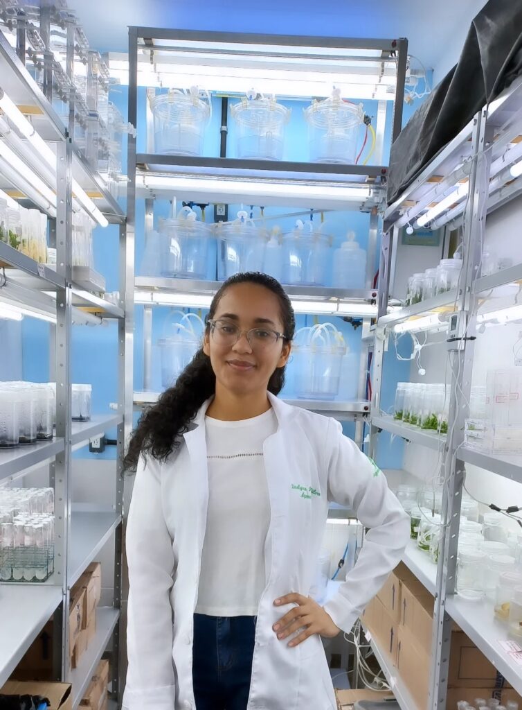 Bolsista do PIBIC Uema conquista destaque internacional com Pesquisa em Biotecnologia Vegetal