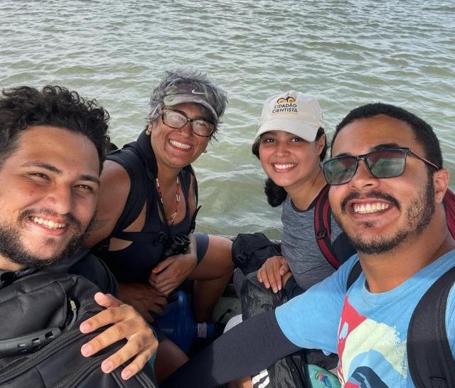 Professora da Uema realiza pesquisa com aves migratórias em praias de São Luís e Raposa